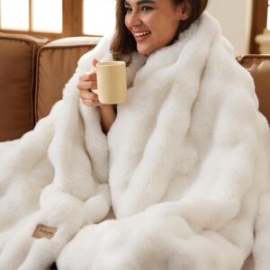 Bedsure GentleSoft Fluffy Faux Fur ...